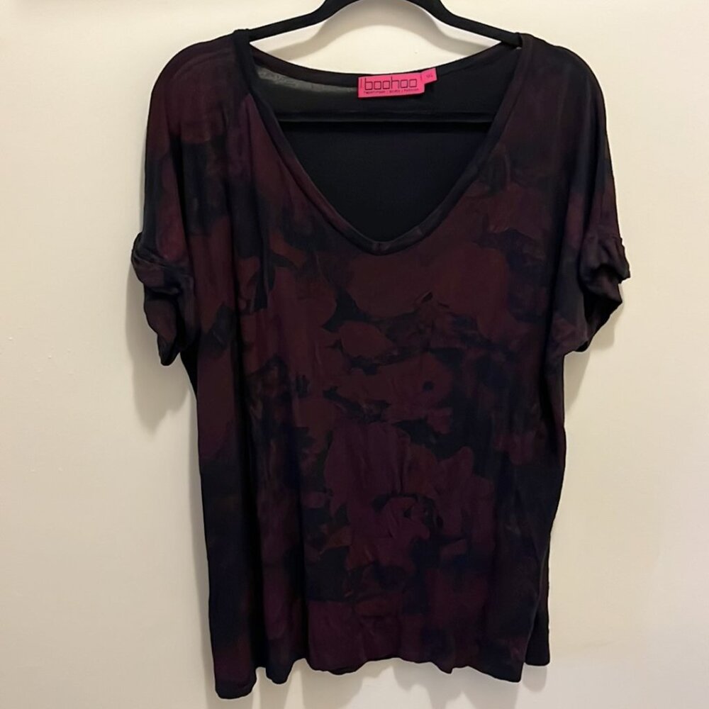 Boohoo black and red v-neck t-shirt, M/L